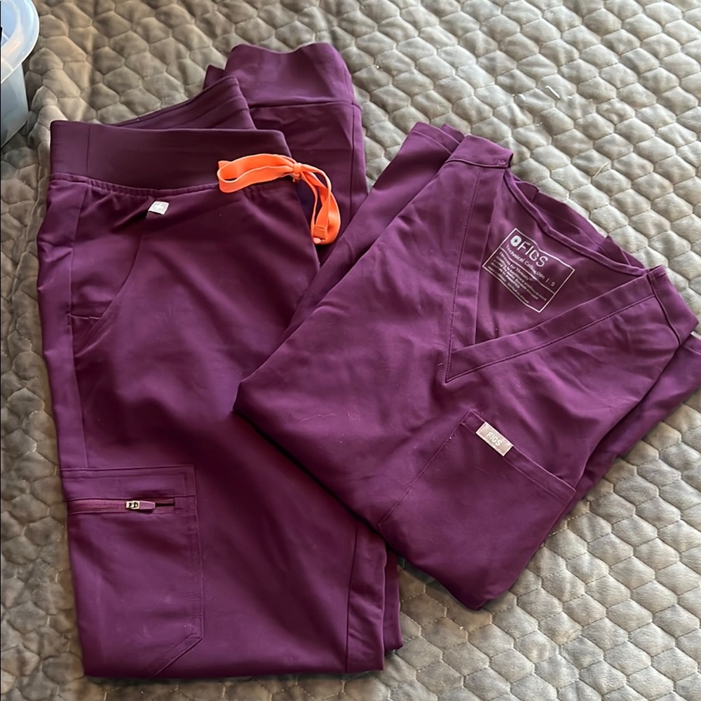 Figs Purple Scrub Set with Orange Drawstring